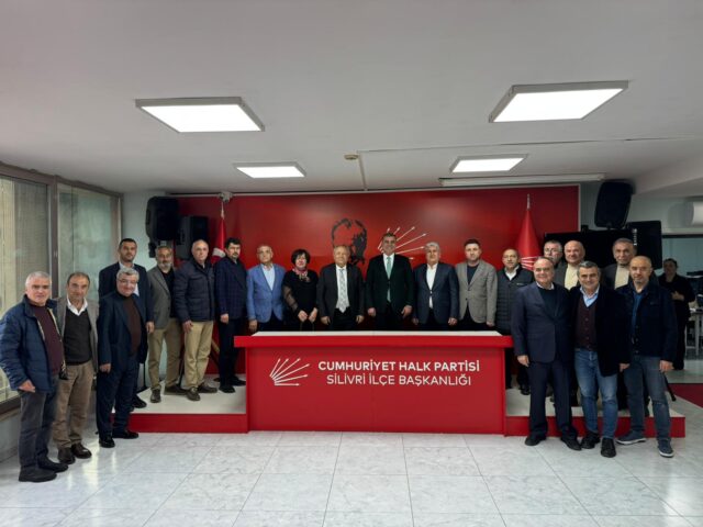 Dernek Başkanımız Hakan KOCABAŞ ve üyelerimiz, Silivri CHP İlçe Başkanlığı görevine seçilen Doruk BULUT’u makamında ziyaret ederek hayırlı olsun dileklerinde bulundu.  Ziyarette yeni döneme ilişkin temenniler paylaşılırken, karşılıklı görüş alışverişinde bulunduk.  Doruk BULUT’a görevinde başarılar diliyor, çalışmalarında kolaylıklar temenni ediyoruz.