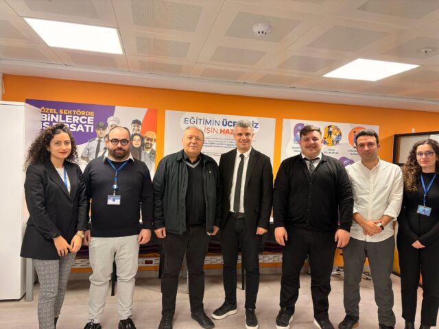 Silivri Sanayici ve İş Adamları Derneği (SİAD) dernek başkanımız Hakan Kocabaş, İBB Kariyer İstihdam Ofisini ziyaret ederek firma üyelerimizin personel ihtiyacına yönelik yürütülebilecek iş birliği fırsatlarını değerlendirdi.