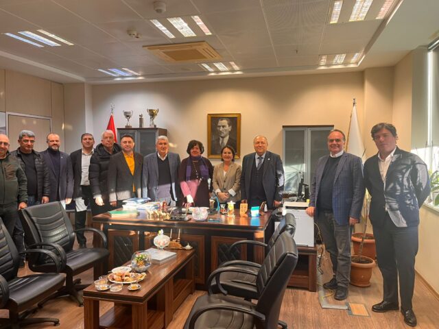 Dernek Başkanımız Hakan Kocabaş ve Üyelerimiz, İlçe İSKİ Müdürü olarak görevine atanan Gülay Özvatan’a hayırlı olsun ziyaretinde bulunmuştur. Ziyarette; ilçemizde su ve altyapı hizmetlerinin geliştirilmesine yönelik çalışmalar hakkında değerlendirmelerde bulunulmuş, iş birliğinin güçlendirilmesi konusunda görüş alışverişi yapılmıştır.