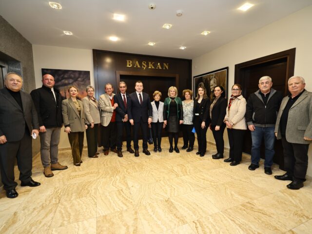 Dernek Başkanımız Hakan Kocabaş, Gıda Bank olarak da bilinen Silivri Yardımlaşma ve Dayanışma Derneği Genel Kurul Toplantısına katılım sağlamıştır.  Geçtiğimiz dönemde Belediye Başkanımız Bora Balcıoğlu’nun takdiriyle Başkan Yardımcısı olarak görevlendirilen SİAD Başkanımız, yeni dönemde de bu önemli görevine devam etmektedir.