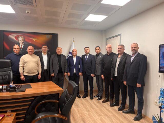 Silivri Sanayici ve İş Adamları Derneği (SİAD) Dernek Başkanımız Hakan Kocabaş ve üyelerimiz, Sosyal Güvenlik Kurumu (SGK) İlçe Müdürlüğü görevine yeni atanan Sayın Murat Uğur’a hayırlı olsun ziyaretinde bulundu.