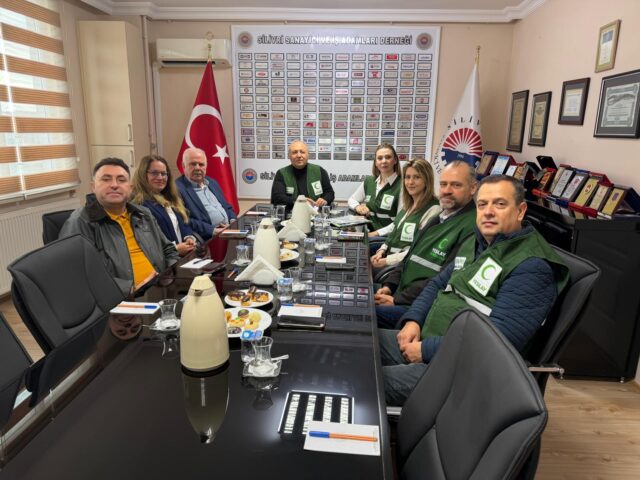 Silivri Sanayici Ve İş Adamları Derneği (SİAD) Dernek Başkanımız Hakan Kocabaş, iş birliği imkânlarını değerlendirmek amacıyla Gözdem Yemek Firmasından Esin Güner Şimşek ile bir görüşme gerçekleştirdi.