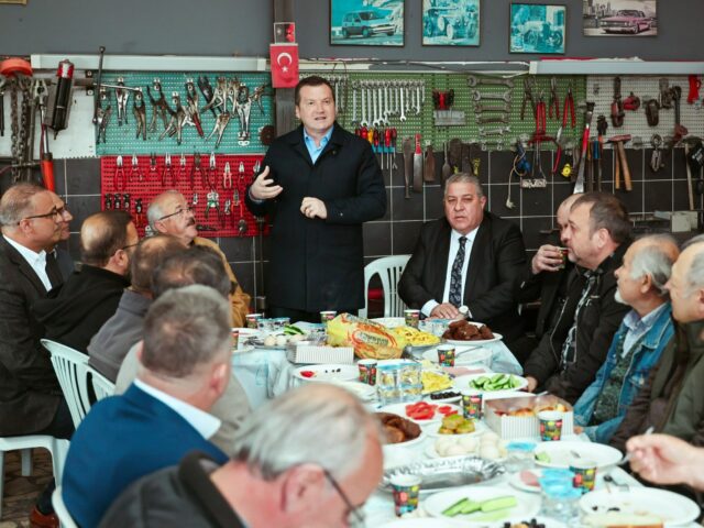Silivri Sanayici Ve İş Adamları Derneği (SİAD) Dernek Başkanımız Hakan Kocabaş, Silivri Taekwondo Kulübü Antrenörü Cem Soydaş’ın Sanayi Sitesindeki iş yerinde düzenlediği kahvaltı programına katılım sağladı.