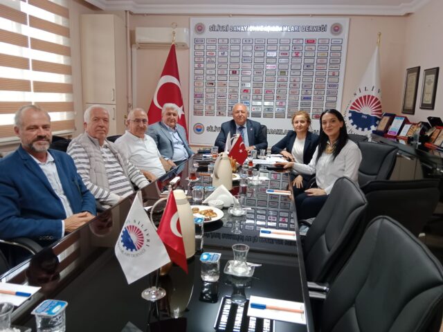 İş birliği ve dayanışmayı güçlendirmeye yönelik çalışmalarımız kapsamında, İstanbul Aydın Üniversitesine bağlı Büyükçekmece Dentaydın Diş Hastanesi’nden İdari Direktör Yardımcısı Hanife İpek ve Hasta Hizmetleri Sorumlusu Bahar Altun, Silivri Sanayici Ve İş Adamları Derneğini ziyaret ederek tanışma ve iş birliği görüşmelerinde bulunmuştur.