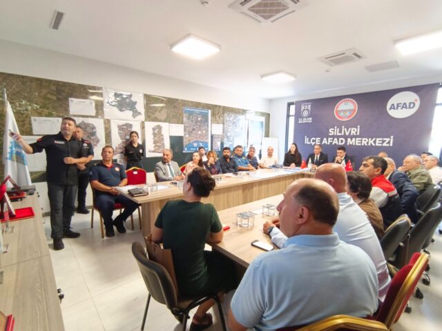 Silivri Sanayici Ve İş Adamları Derneği başkanımız Hakan Kocabaş, Kaymakamımız Sn. Murat Eren, Belediye Başkanvekilimiz Yalçın Ekici ve kurum ile kuruluş temsilcilerinin katılımıyla İstanbul İl Afet Risk Azaltma Planı (İRAP) kapsamında düzenlenen değerlendirme toplantısına katılım sağladı.