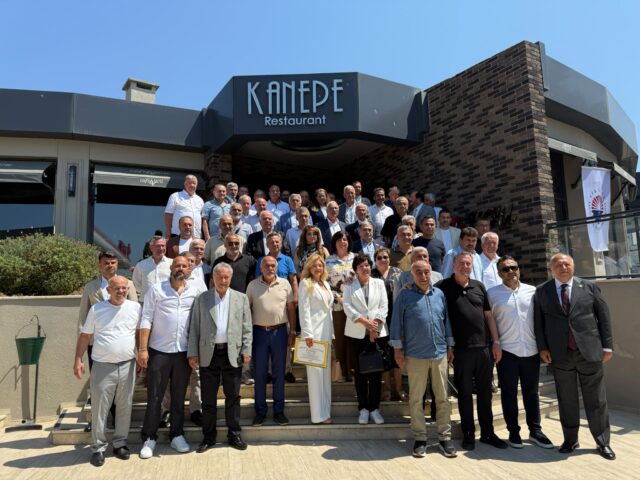 Silivri Sanayici Ve İş Adamları Derneğimiz tarafından, üyelerimizle birlik ve beraberliğimizi pekiştirmek amacıyla kahvaltı programı düzenlenmiştir. Program kapsamında, daha önce üyelik beratlarını takdim edemediğimiz yeni üyelerimize üyelik beratları teslim edilerek aramıza katılışları bir kez daha memnuniyetle kutlanmıştır.