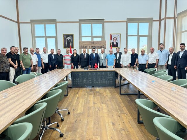 Silivri Sanayici Ve İş Adamları Derneği başkanımız Hakan Kocabaş ve dernek üyelerimiz ilçemize yeni atanan Sayın Kaymakamımız Murat Eren’e hayırlı olsun ziyaretinde bulundu.