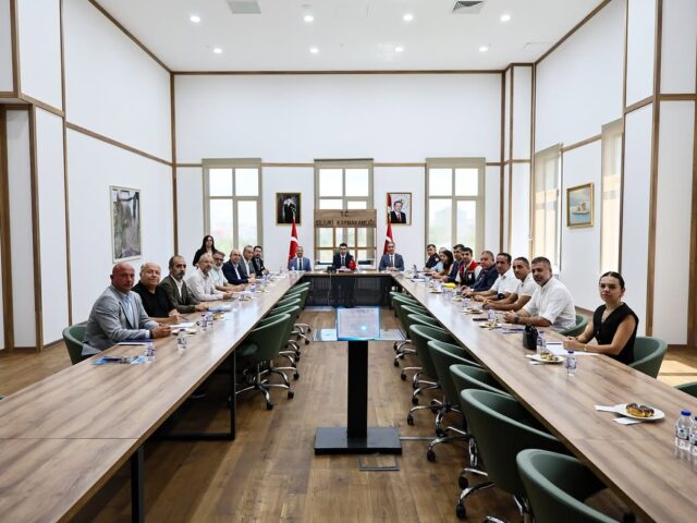 Silivri Sanayici Ve İş Adamları Derneği Başkanımız Hakan Kocabaş, Silivri İlçe Kaymakamımız Sayın Murat Eren başkanlığında gerçekleştirilen “İlçe Hayat Boyu Öğrenme Toplantısı”na katılım sağladı.