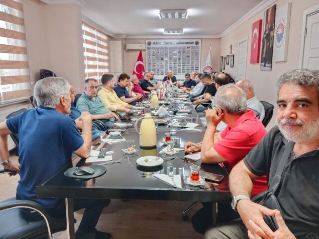 Silivri Sanayici Ve İş Adamları Derneğimizde, sanayi bölgemizi doğrudan ilgilendiren 1/5000 ölçekli planları ile ilgili kapsamlı bir sunum ve değerlendirme toplantısı gerçekleştirildi.