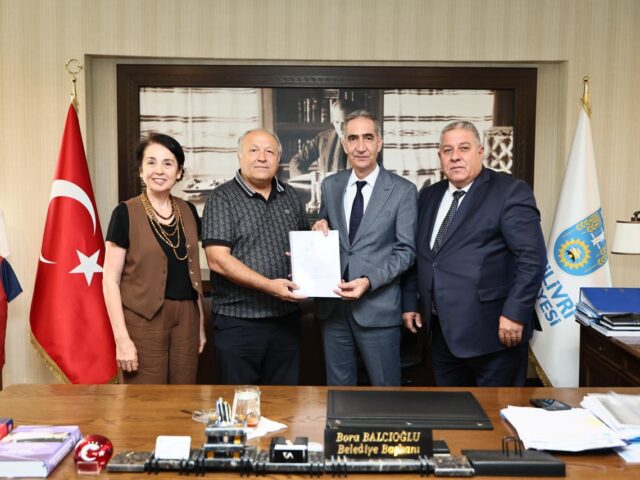 Silivri Sanayici Ve İş Adamları Derneği Başkanımız Hakan Kocabaş’ın katılımıyla gerçekleştirilen toplantıda, Silivri Kent Konseyi Başkanımız, Kadın Meclisimiz ile Yerel Ekonomiyi Geliştirme ve İş Dünyası, Kentsel Strateji Planlama ve Geliştirme, Mahalli Kültürün Yaşatılması, Dijital Teknoloji ve AR-GE, Tarım, Gıda ve Hayvancılık Komisyonlarımızın başkanları ve yönetim kurulu üyeleri, Silivri Belediye Başkanvekili Sayın Yalçın Ekici ile bir araya geldi.