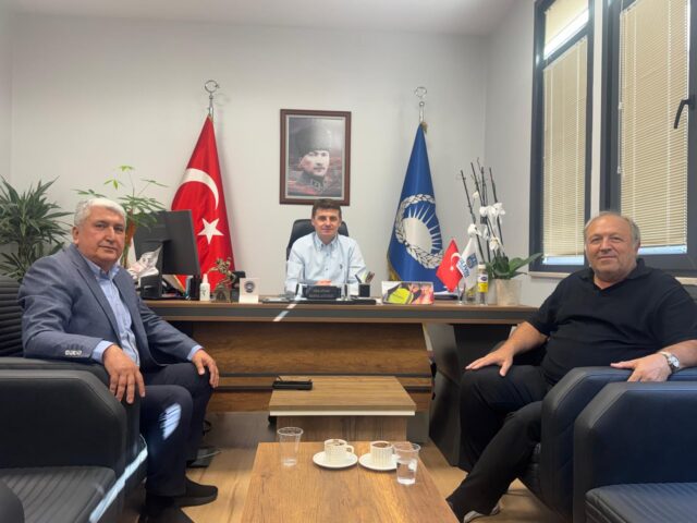 Silivri Sanayici Ve İş Adamları Derneği Başkanımız Hakan Kocabaş ve Başkan Yardımcımız Adnan Deniz, Silivri Zabıta Müdürümüz Ufuk Gürsu’yu ziyaret ederek, gecikmiş de olsak yeni görevinde hayırlı olsun dileklerimizi ilettik.