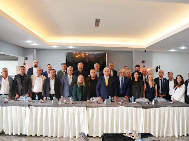 Türkiye Yüzyılı İstanbul Buluşmaları kapsamında, Silivri Öğretmenevi’nde düzenlenen kahvaltı programına Silivri Sanayici Ve İş Adamları Derneği Başkanımız Hakan Kocabaş ve Başkan Yardımcımız Adnan Deniz katılım sağladı.